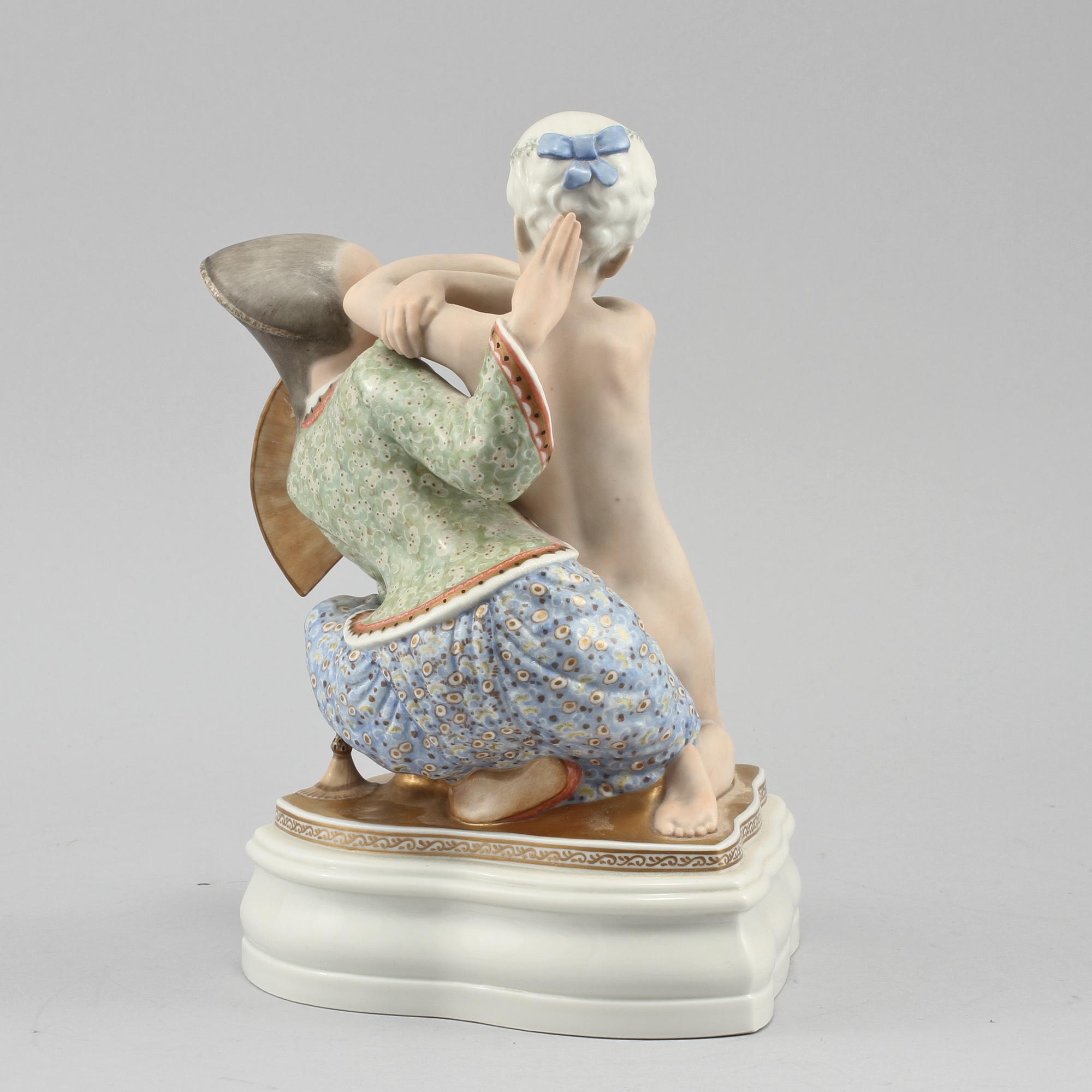 FIGURIN, porslin, Gerhard Henning, Royal Copenhagen, omkring 1900-talets mitt.