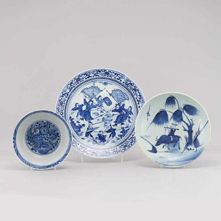 Three pieces of porcelain from China, 19th and 20th century.