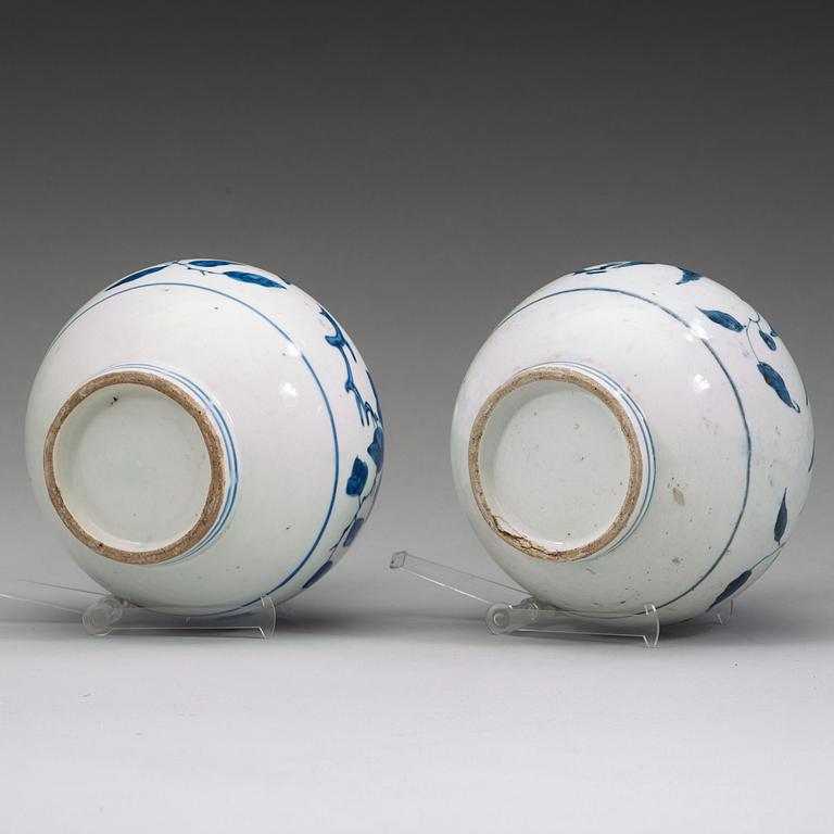 Two blue and white Japanese vases/bottles, Genroku, circa 1700.