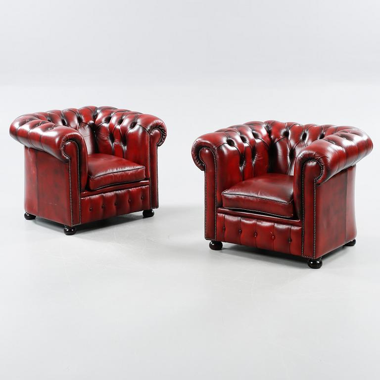 A pair of Chesterfield lounge chairs, second half of the 20th century.