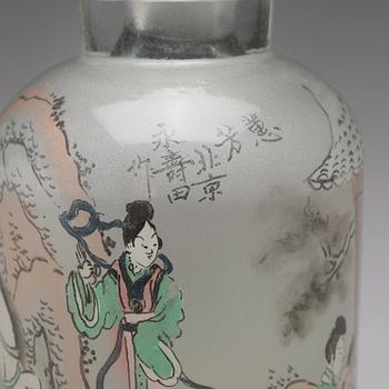 A Chinese glass snuff bottle, Qing dynasty, 19th Century.