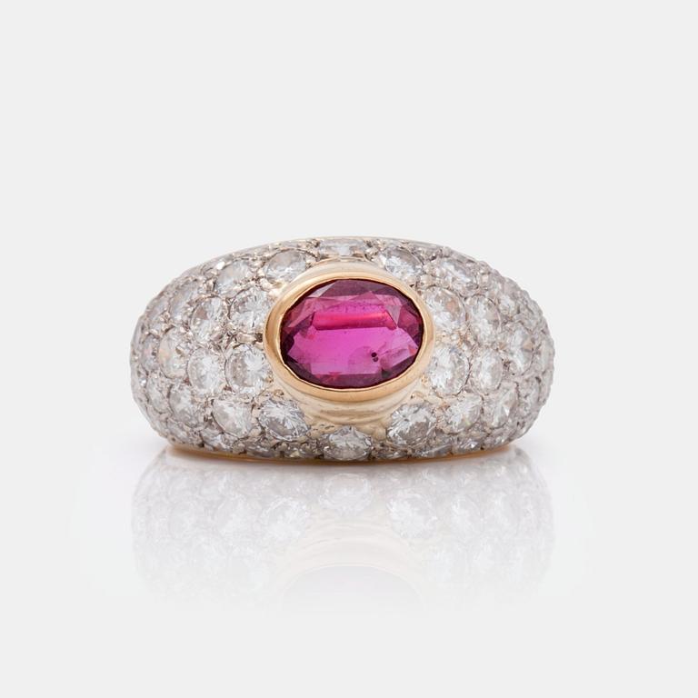 A circa 1.10ct ruby and brilliant-cut diamond ring. Total carat weight of diamomnds circa 3.60 cts.