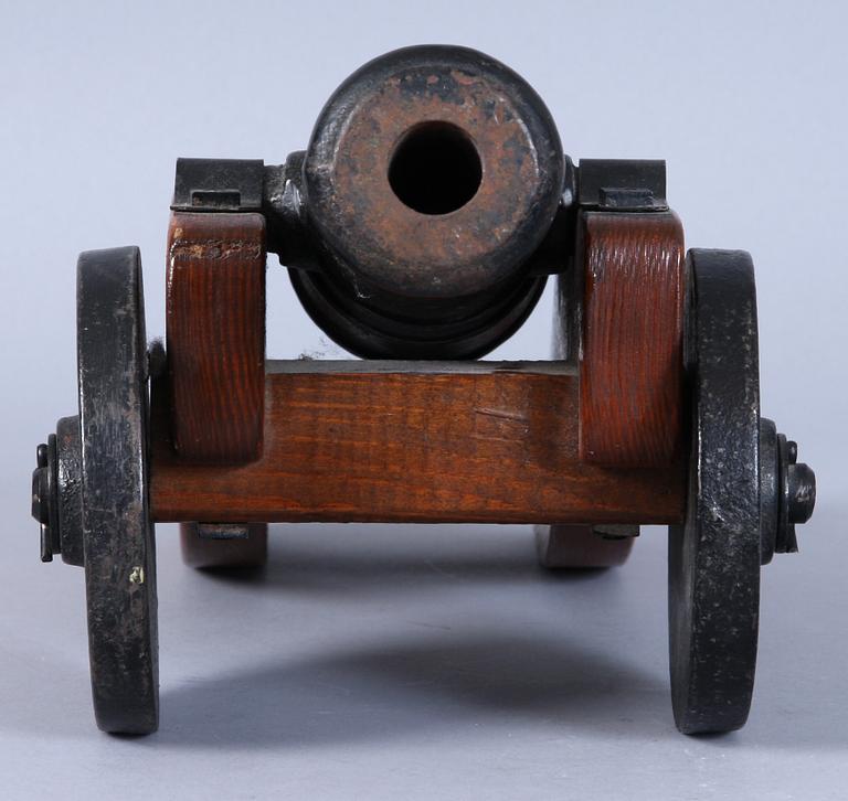 SALUTKANON, gjutjärn, STAFSJÖ BRUK.