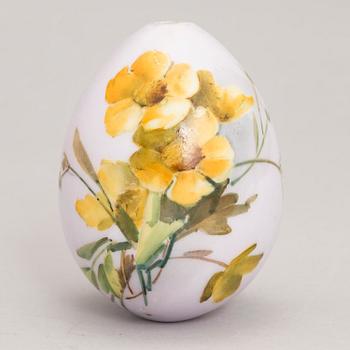 A Russian porcelain Easter egg from around the turn of the 20th Century.