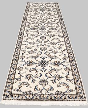 A Nain runner, approx. 286 x 80 cm.