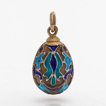 A gilded silver and enamel egg pendant, Russia.