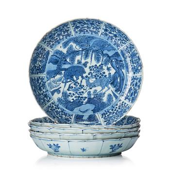 1090. A set of five blue and white dishes, Ming dynasty, Wanli (1572-1620).