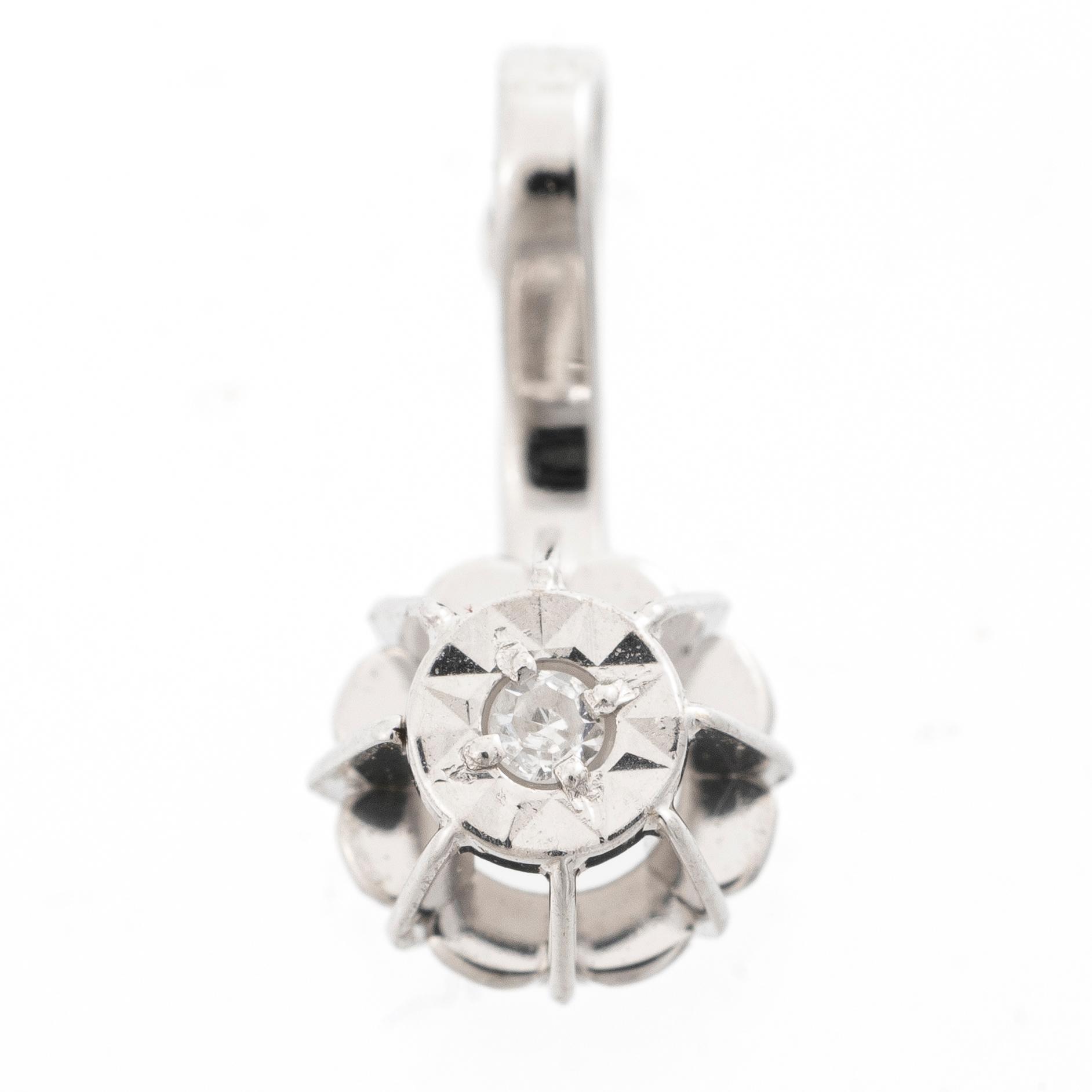 Hänge 18K vitguld med en diamant.