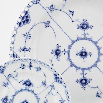 Kaffeservis, 38 delar, porslin, "Musselmalet", Royal Copenhagen, Danmark.