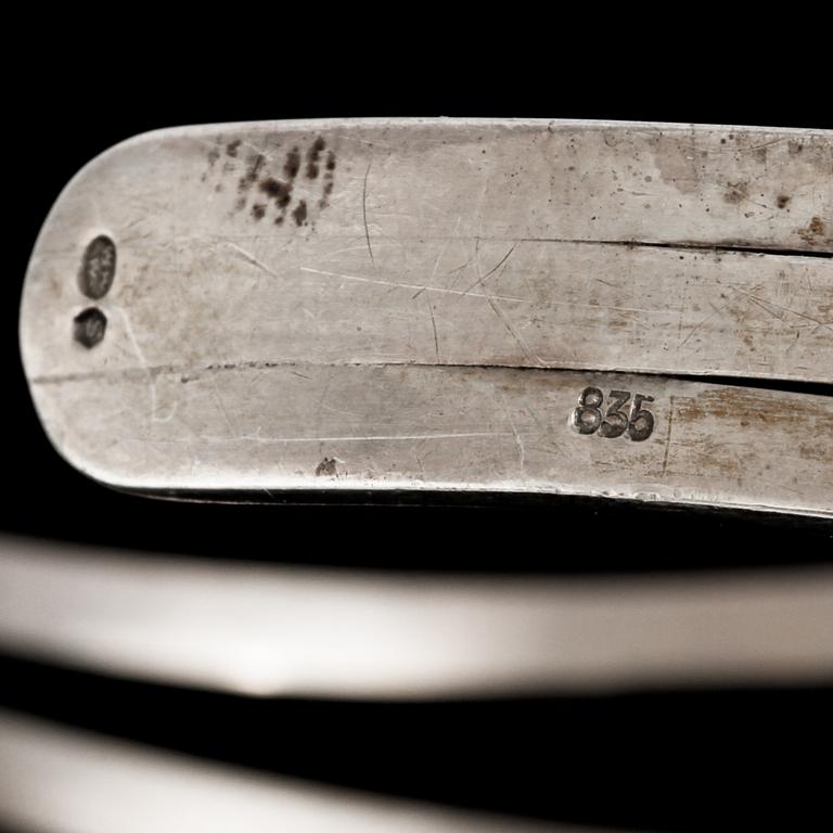 ARMRING, silver med cabochonslipad  rosenkvarts, importstämplad. Vikt 24,9 g.