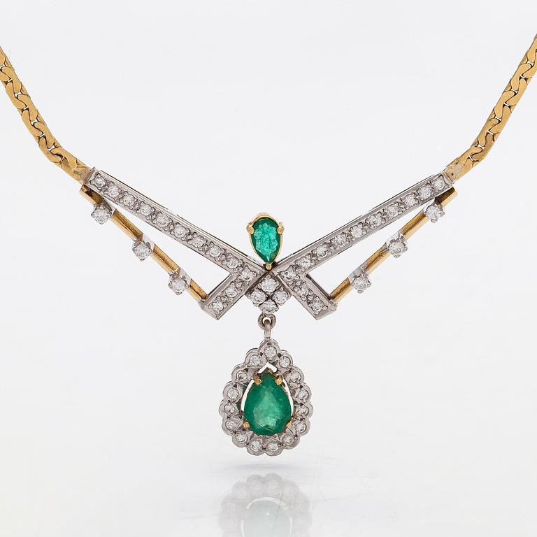 Halsband, collier, 18K guld med smaragder och diamanter.