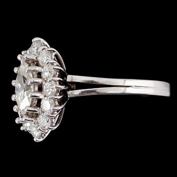 RING, platina, briljant och marquiseslipade diamanter tot ca 1.78 ct.