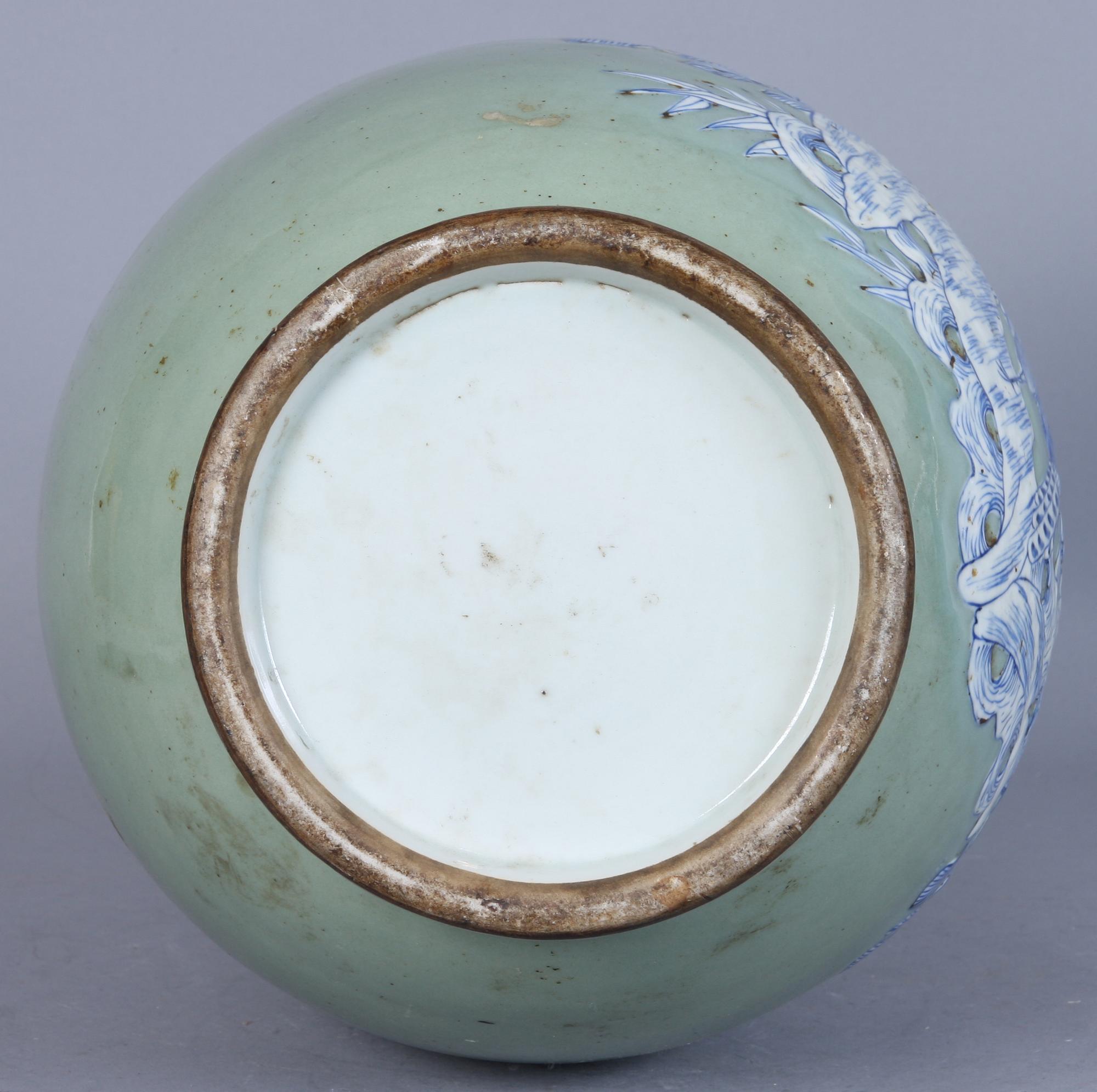 GOLVURNA, porslin, Kina, 1800-tal.