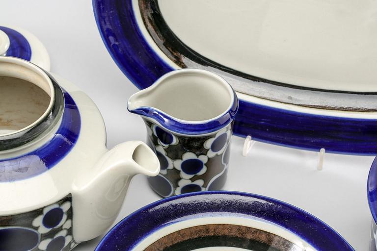MAT- och KAFFESERVIS, 41 delar, stengods, "Saara", Anja Jaatinen-Winquist för Arabia, Finland, 1970-tal.