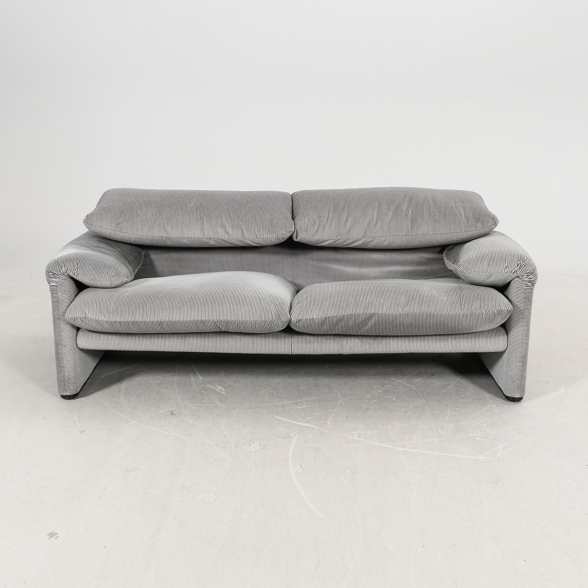 Vico Magistretti, soffa "Maralunga" Cassina Italien.