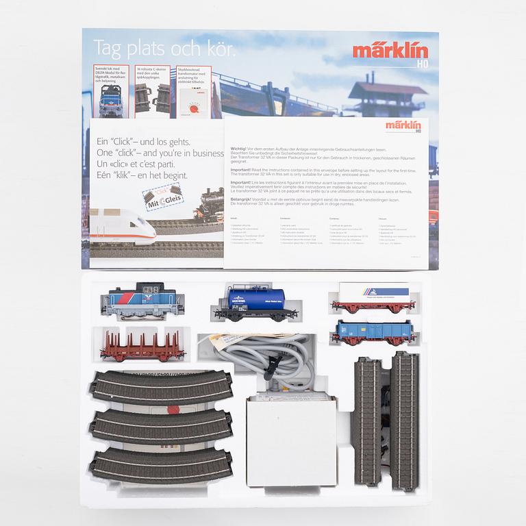 Märklin, gauge H0 set Delta 29226, with an SJ diesel engine an four cars, in box.