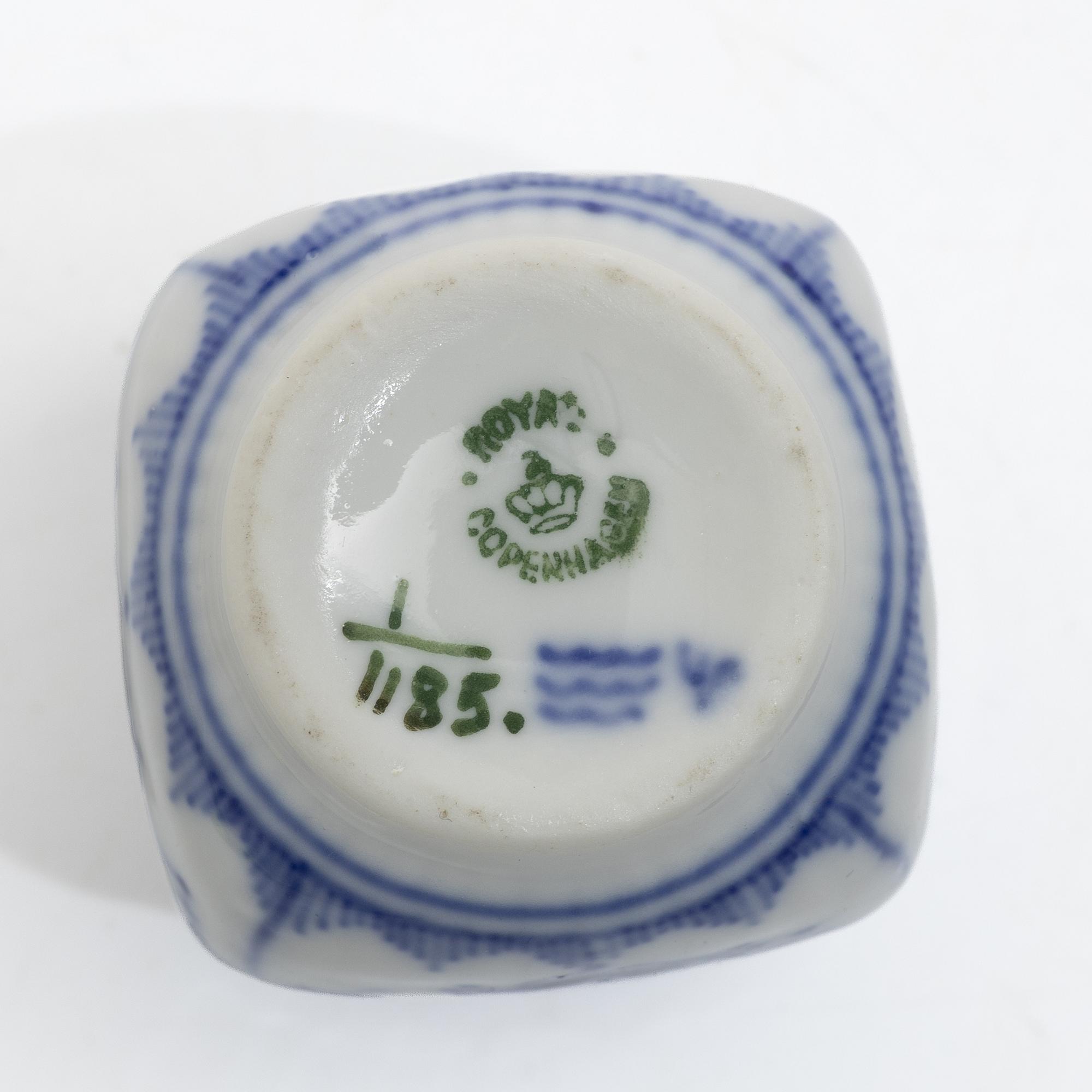 Royal Copenhagen, Kuvertvas, porslin, "Musselmalet", Danmark.