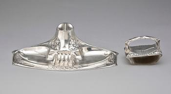 SKRIVSTÄLL samt LÄSKPAPPERSVAGGA, 2 delar, vitmetall, jugend, Kayser,  Tyskland, 1900-talets början.