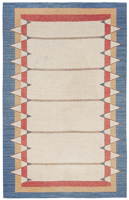 CARPET. Rölakan (flat weave). 324,5 x 204,5 cm.