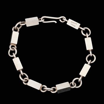 Wiwen Nilsson · ARMBAND, sterlingsilver, Wiwen Nilsson, Lund 1970. Vikt ca 28g.