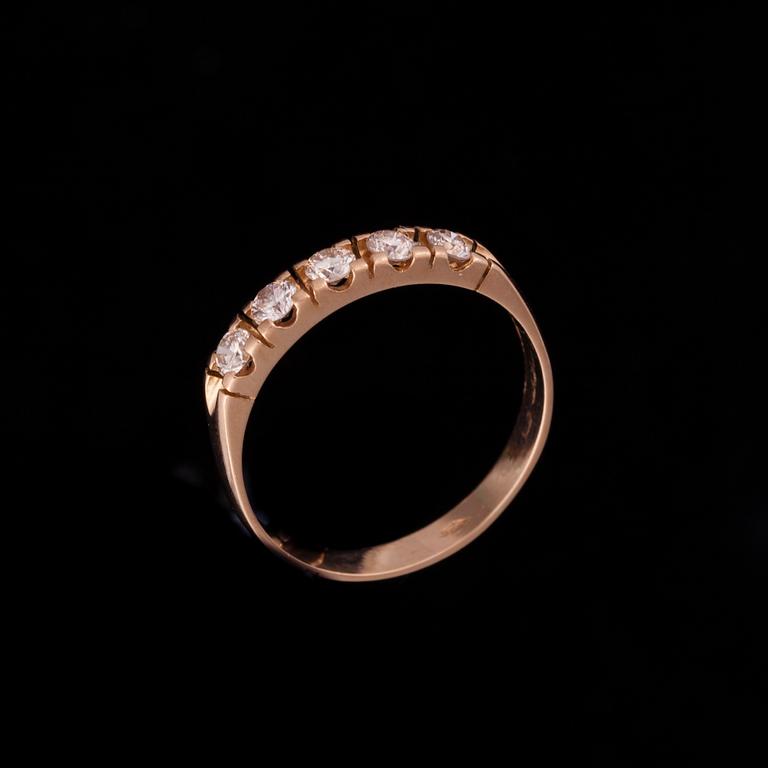 RING, guld 14K, 5 små diamanter, tot. 0,15 ct. Vikt 2,19 g.