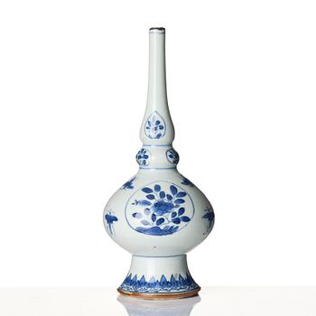 A Chinese blue and white porcelain water sprinkler, Qing dynasty, 18th century.