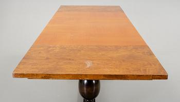 BORD, med två utdragbara klaffar, art deco. 1920/30-tal.