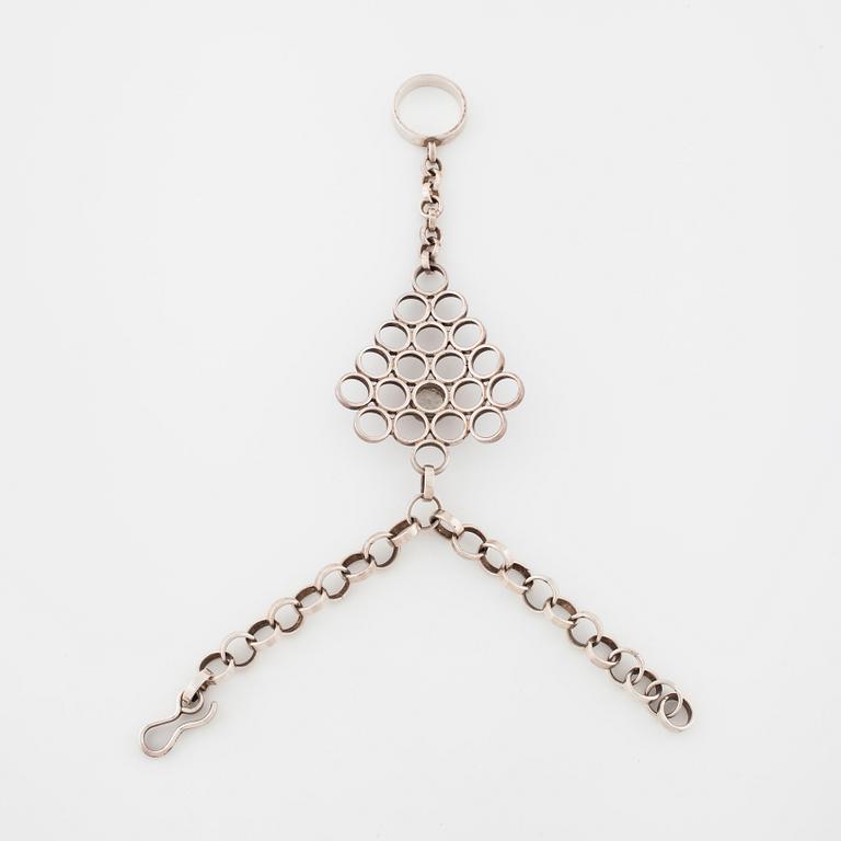 CECILIA JOHANSSON, Göteborg, 1969, a faceted rock crystal hand jewellery.