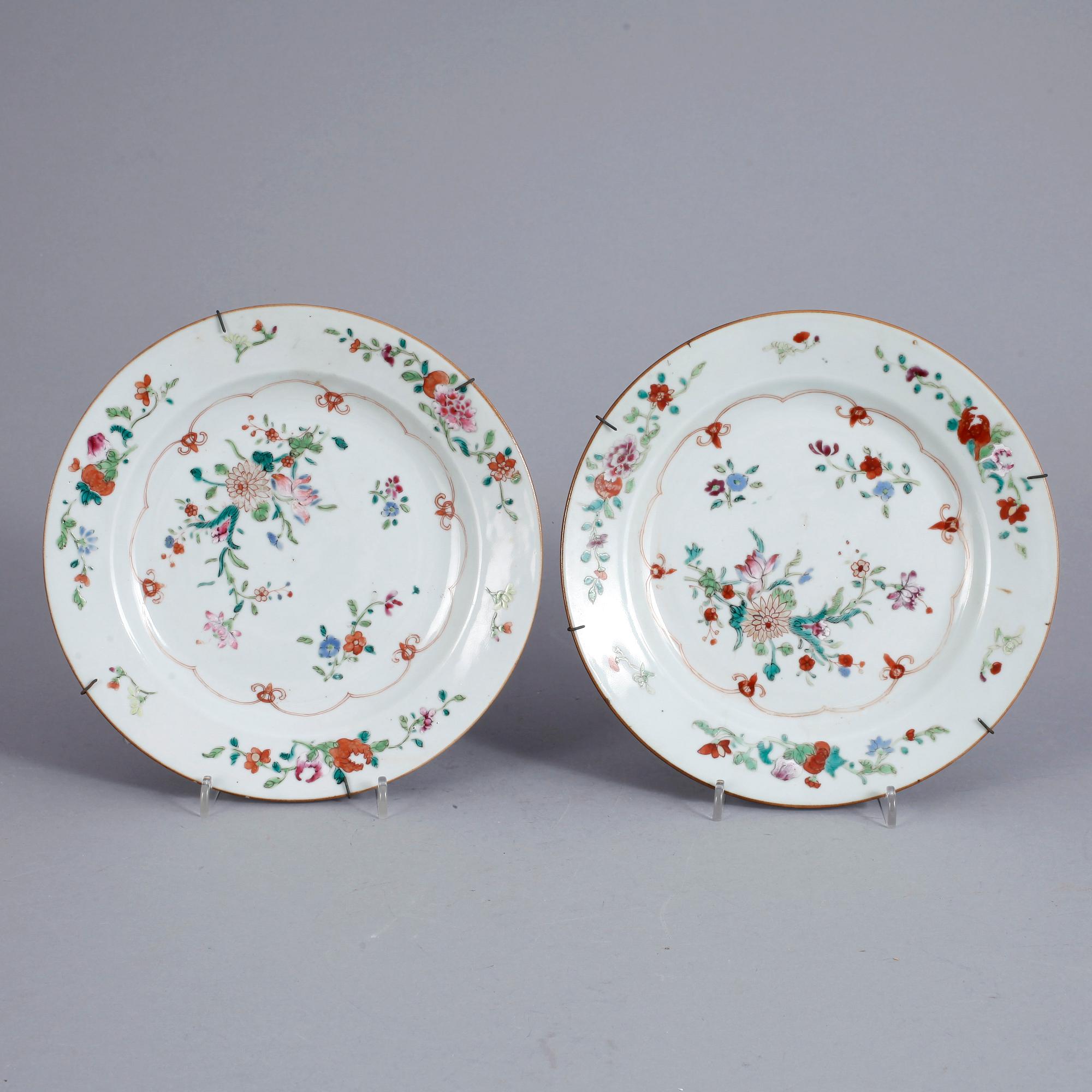 TALLRIKAR, ett par, porslin, Qianlong, Kina 1700-tal.