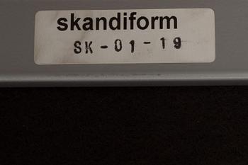 FÅTÖLJER, ett par. Skandiform.