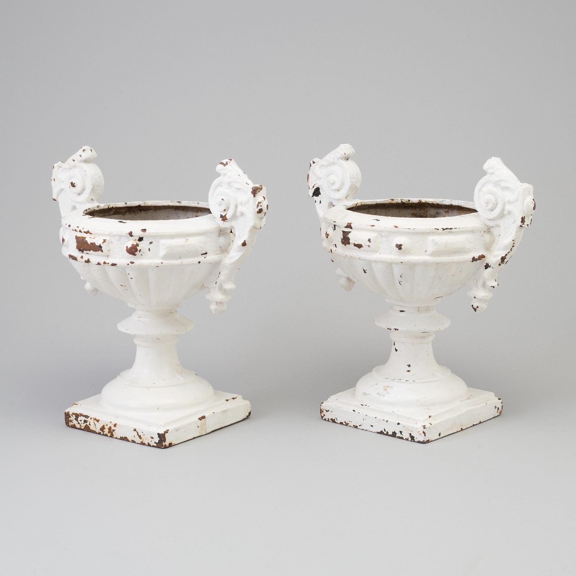 TRÄDGÅRDSURNOR, ett par, 1900-talets början.