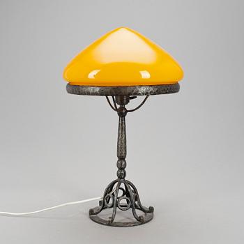 BORDSLAMPA, 1900-talets första hälft.