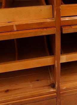 BUTIKSSKÅP, 1900- talets första hälft.