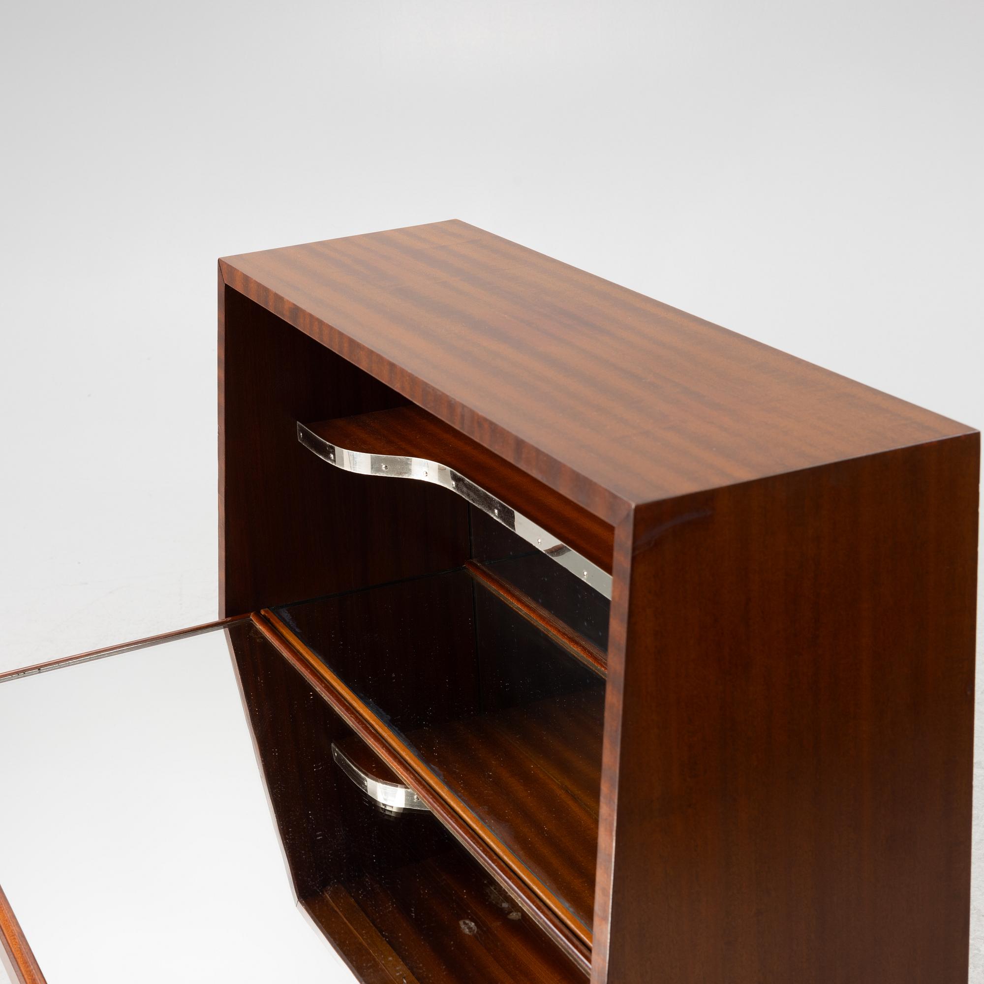 Barskåp, Förenade Möbelfabrikerna, 1900-talets mitt.