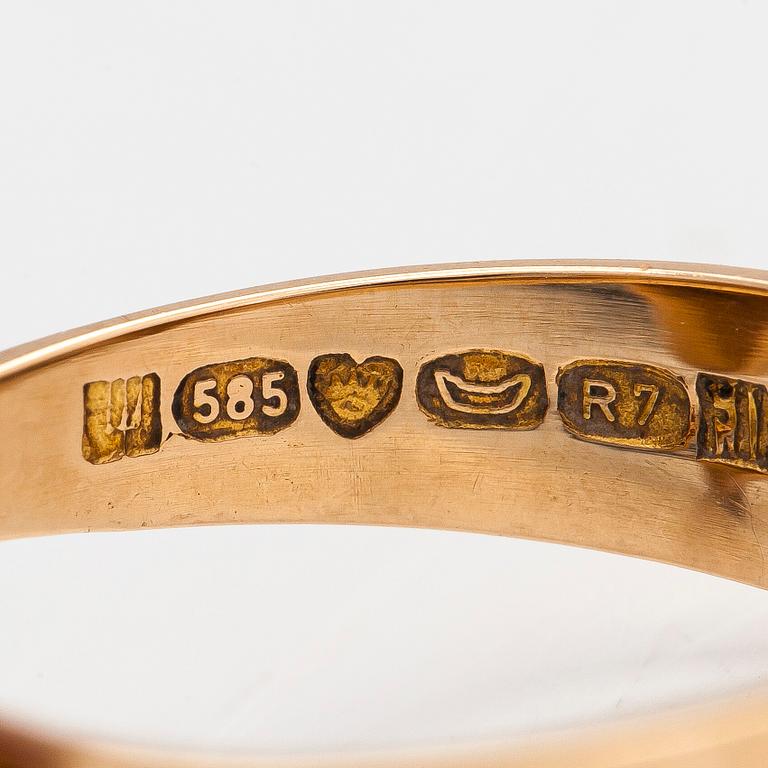 Björn Weckström, Sormus "Särkynyt lehti", 14K kultaa ja viljellyt helmet. Lapponia 1970.