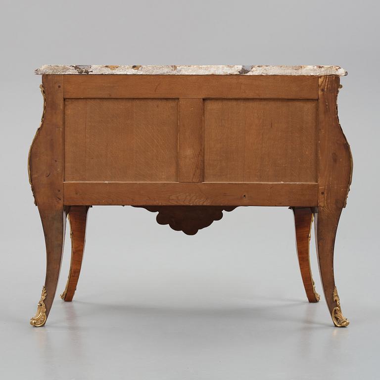 A Louis XV-style commode late 19th century.