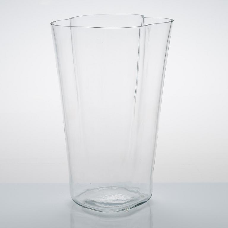 Alvar Aalto, maljakko, malli 3032 signeerattu Alvar Aalto.