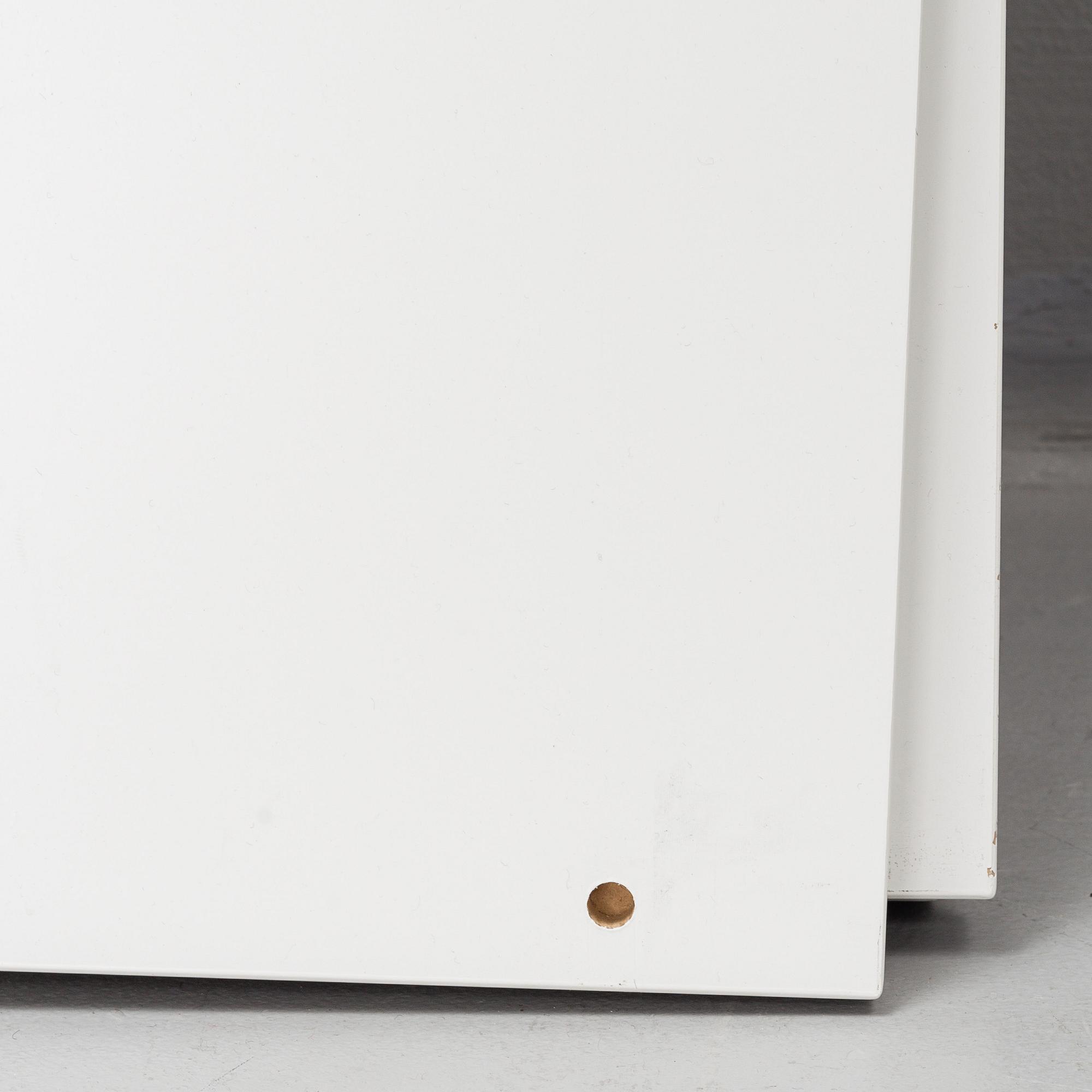 A 21st Century 'String' book shelf by Strinning.