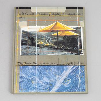 Christo, Book, "The Accordion-Fold Book for The Umbrellas (Japan and U.S.A), Bedfords Arts Publisher, 1991.