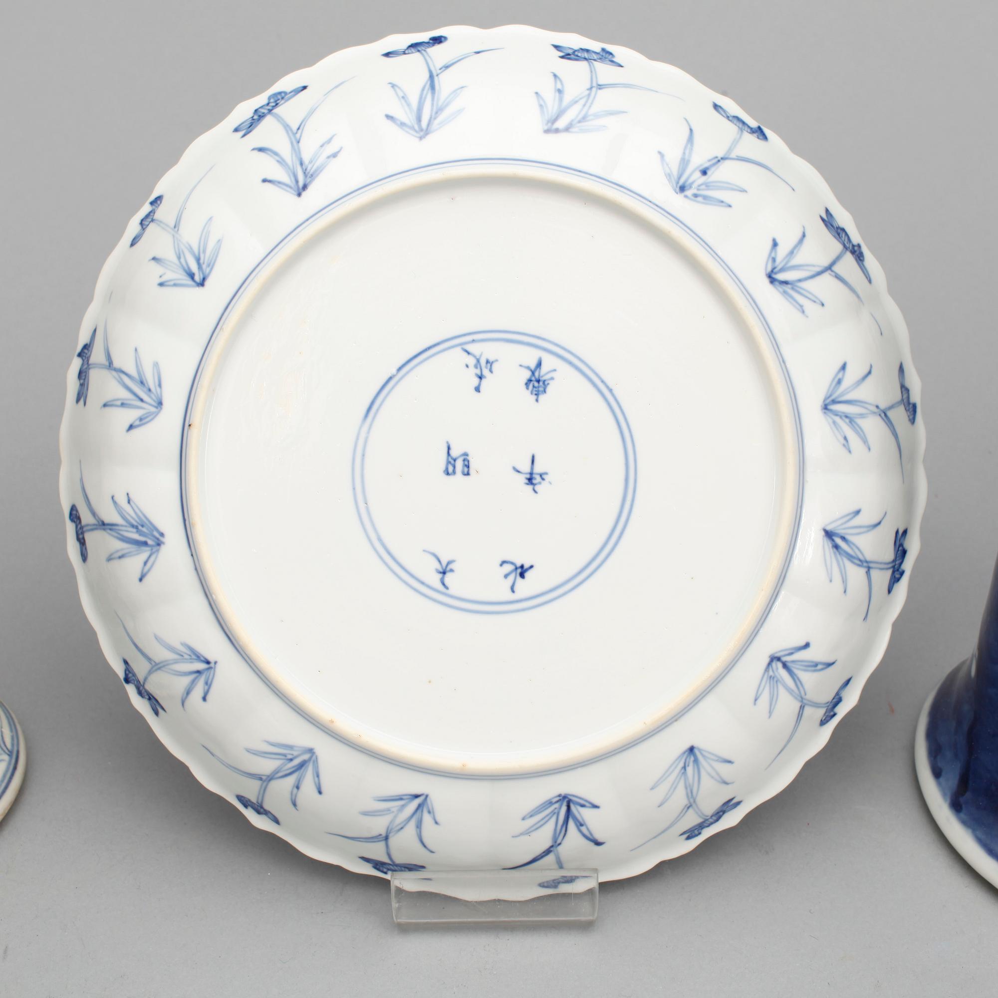 PARTI PORSLIN, 4 delar, Kina, bl.a Kangxi-stil, främst modern tillverkning.