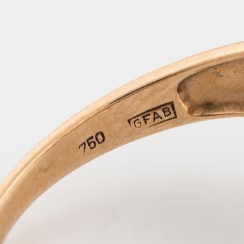 A single cut diamond ring.