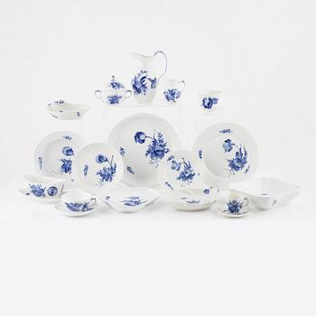 Royal Copenhagen, mat-och kaffeservis, 72 delar, porslin, "Blå blomst", Danmark.