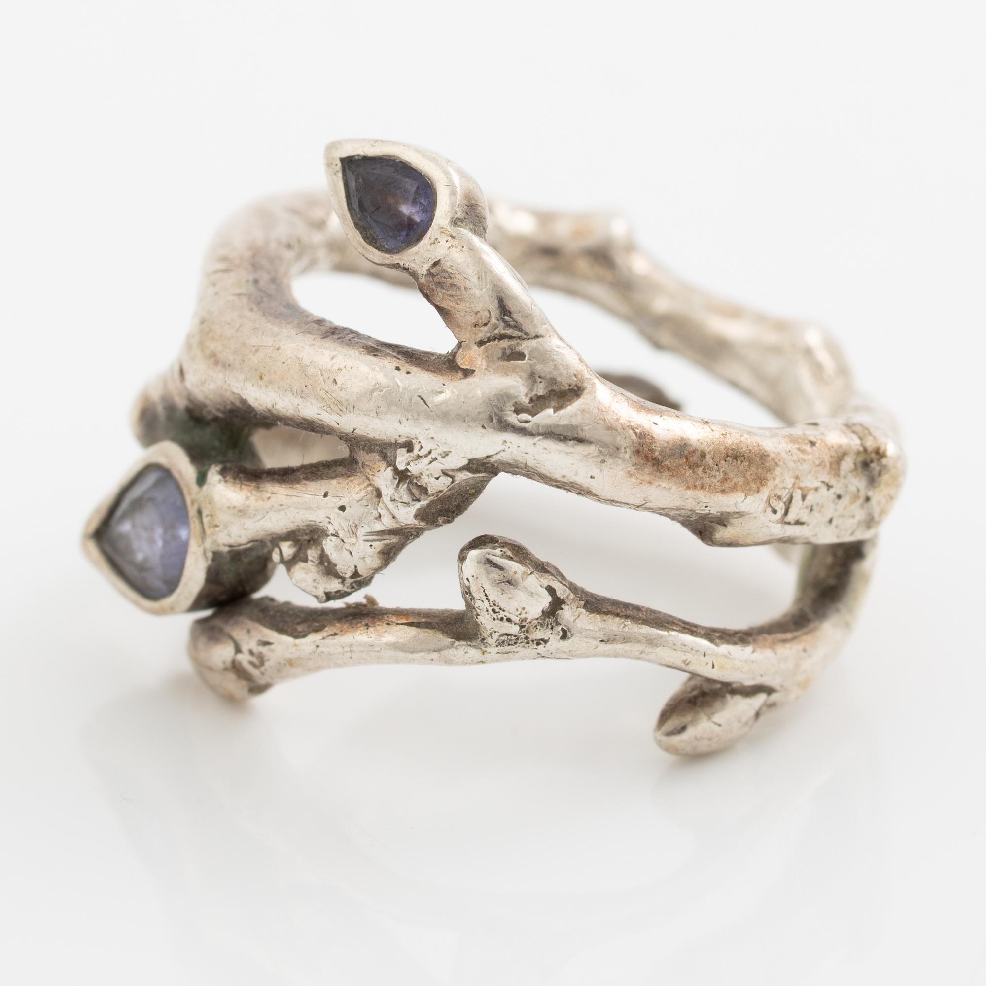 Sofia Björkman, collier, ring och örhängen i form av björkgrenar, silver. Ring med tanzaniter.