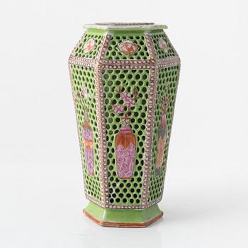 A hexagonal reticulated vase, Qing dynasty, 18th century.