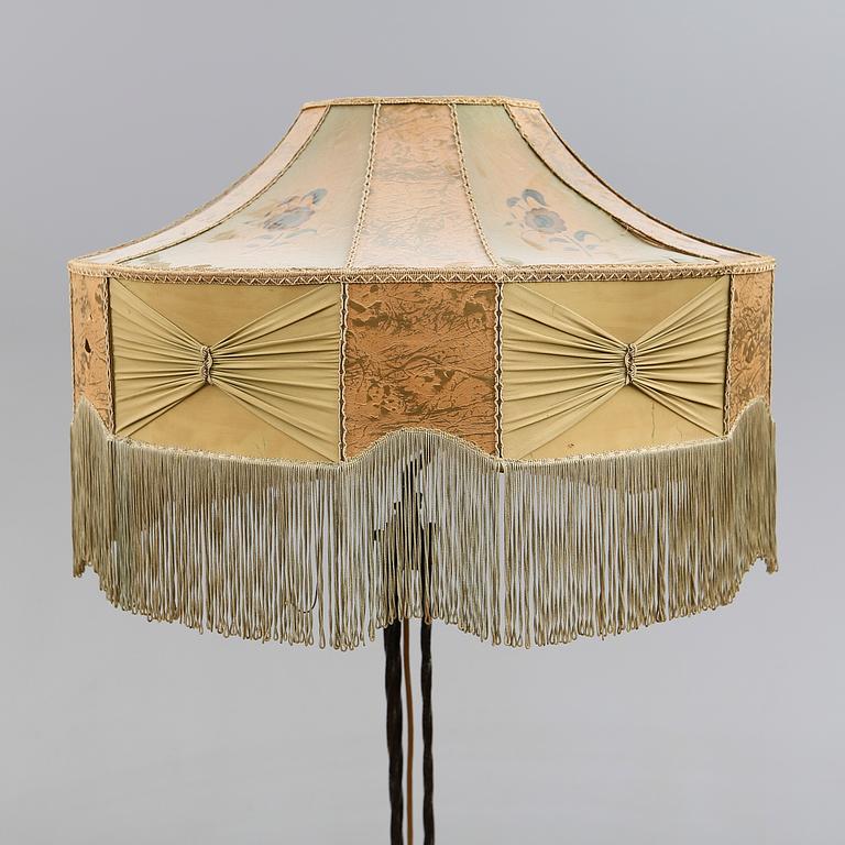 GOLVLAMPA, smide, 1900-talets första hälft.