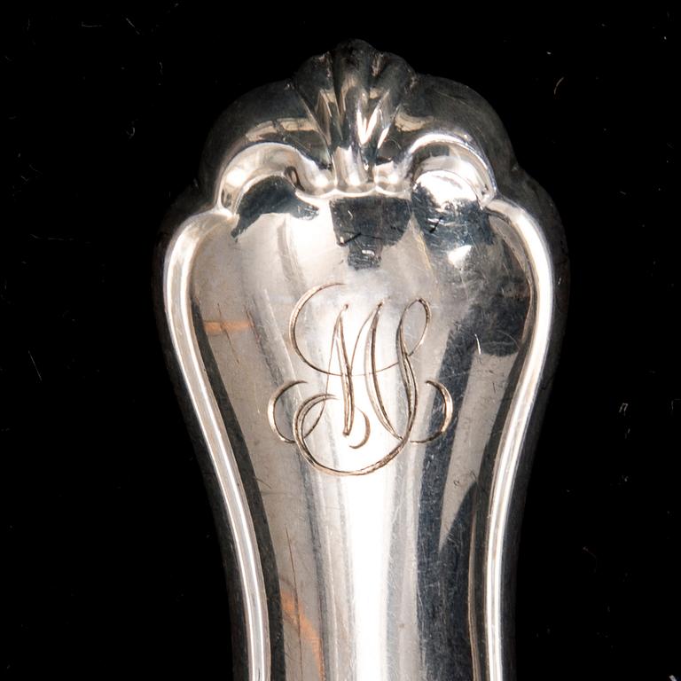 BESTICKUPPSÄTTNING i SCHATULL, 35 delar, silver, "Chippendale". Vikt utan knivar och tårtbestick 710 g.