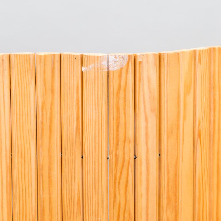 ALVAR AALTO, SKÄRM, Artek, 1900-talets slut. Ca 150x200 cm.