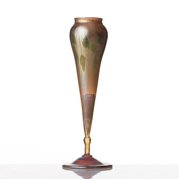 Louis Comfort Tiffany, a Favrile glass vase, U.S.A, 1909.