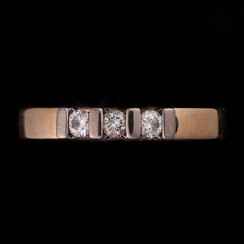 RING, 18K guld, briljantslipade diamanter. A. Tillander, 2009. Vikt ca 3,7 g.