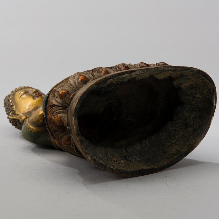 BUDDHA, maalattua messinkiä, Kiina, 1900-luvun loppupuoli.